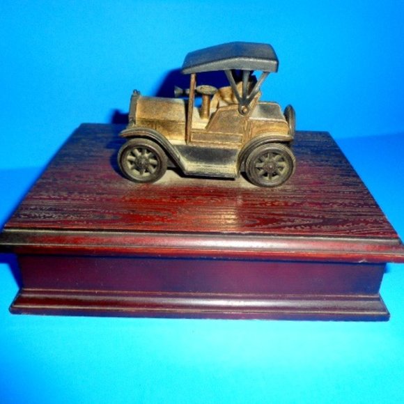 Vintage Model "T Ford Diecast Car Playing Cards Holder By Gift Co. Hong Kong - Picture 1 of 5